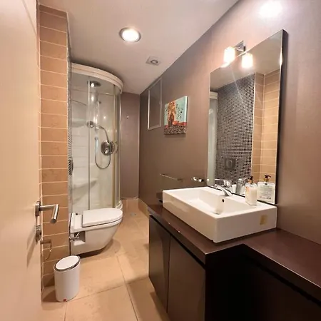 شقة Amazing Penthouse With Sea View At Atasehir,finance Center 4min, Emaarmall 6 Mn Ulkersports 1min *
